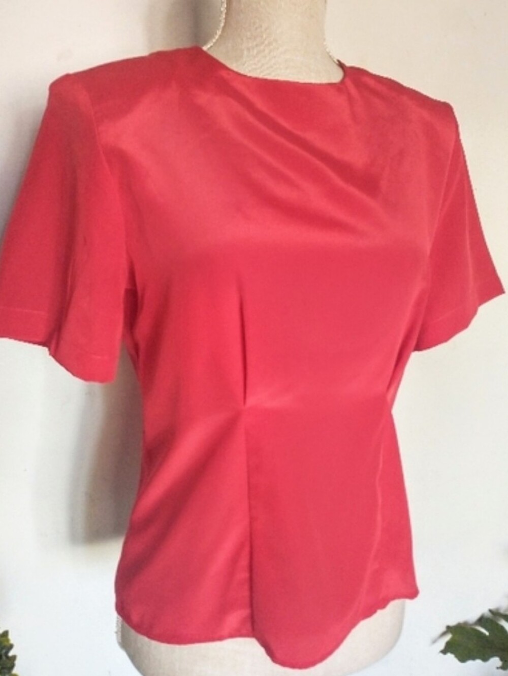 Lovely Vintage Anna Kriste Blouse - Silk Look, Keyhole Back